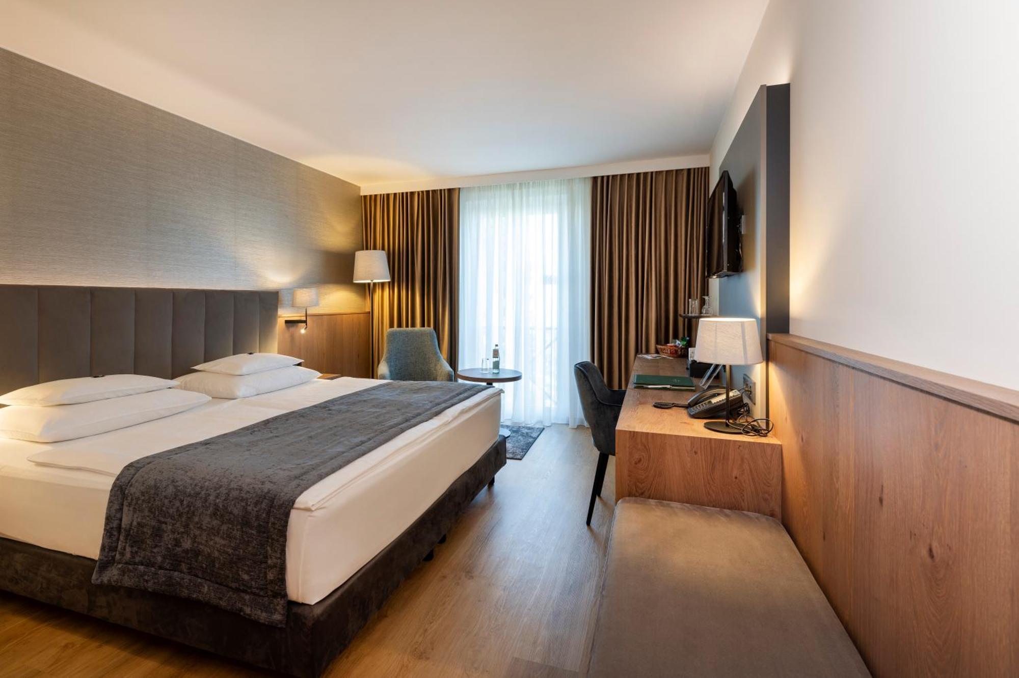 Rogner Hotel Tirana Cameră foto A typical room at the Hotel